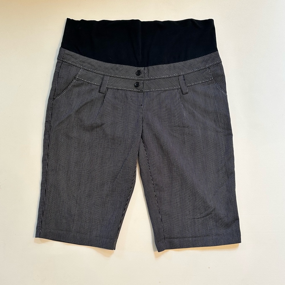 Tomorrow’s Mother Pin Stripe Bermuda Maternity Shorts Women’s size Medium